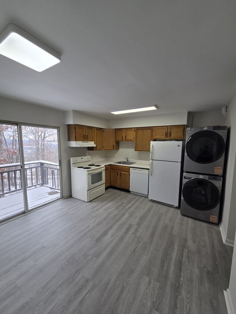 Blakely Apartment: 2800 US 6