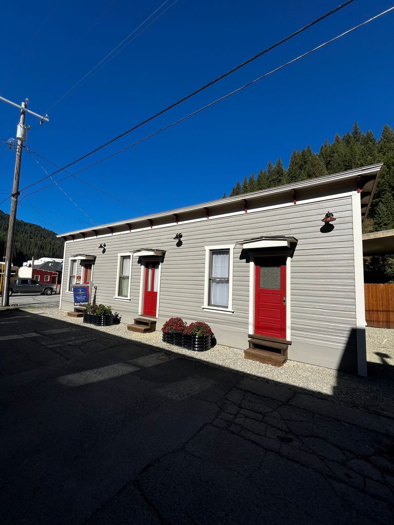 Wallace House: 1 Kelly's Alley