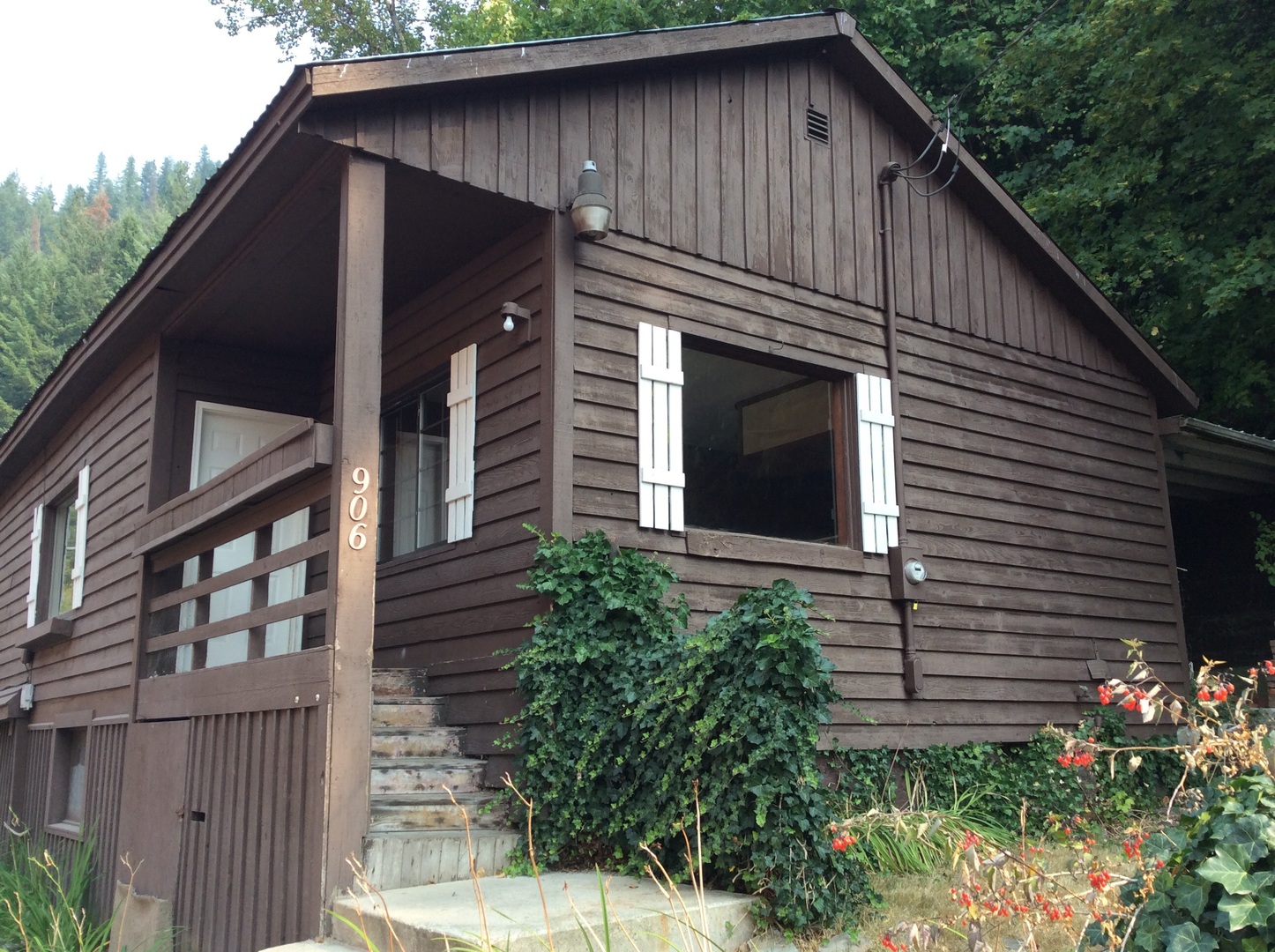 Wallace House: 906 Residence St.