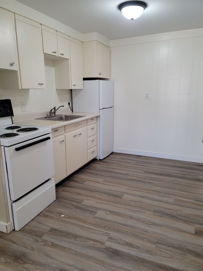 Kellogg Apartment: 310 Cameron Ave.