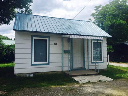 1 Bed 1 Bath Rental at 208 C St., Smelterville, ID