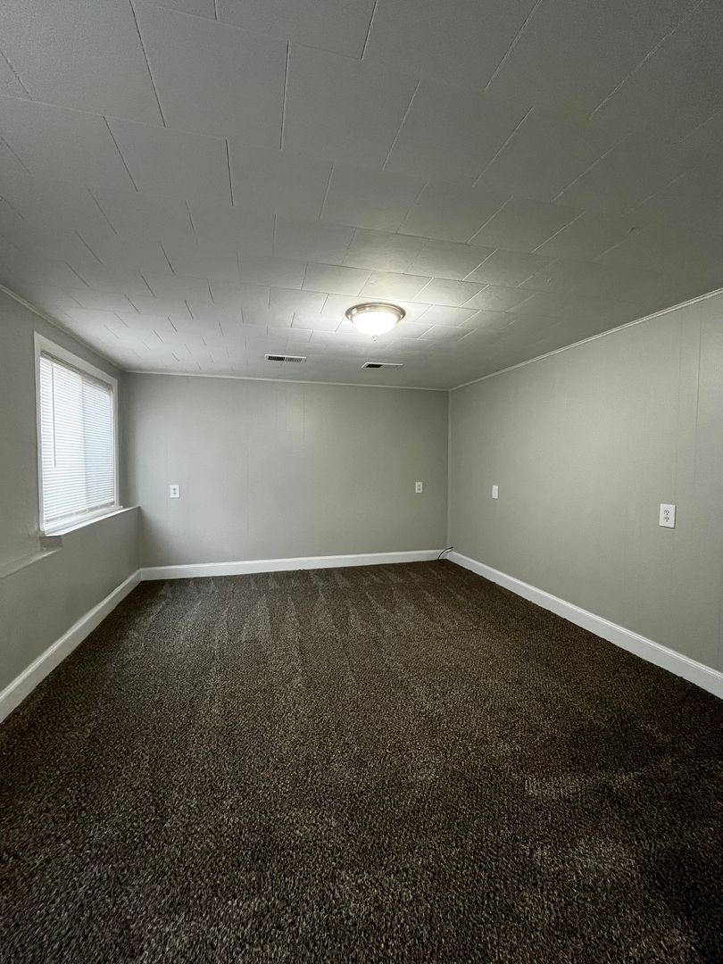 Kellogg Apartment: 420 Mullan Ave.