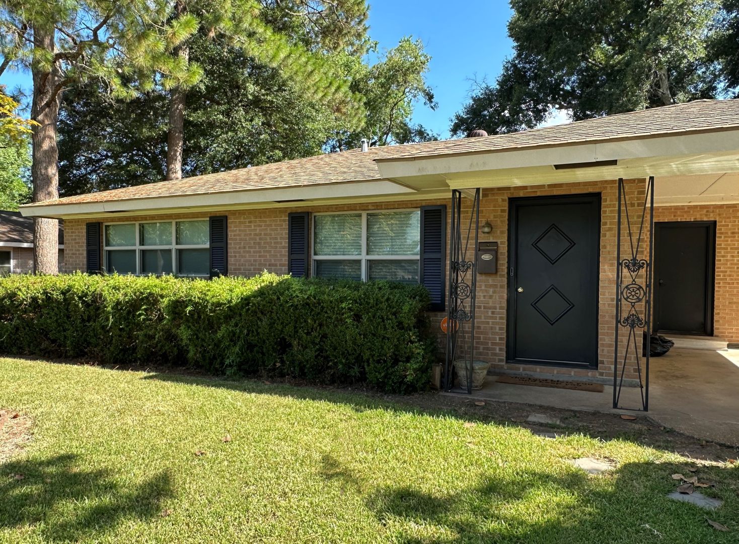 Alexandria House: 1606 McNutt Drive