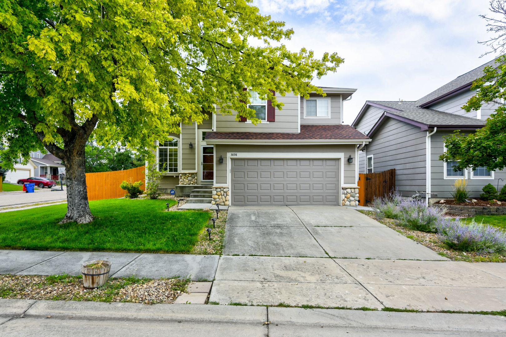 Beautifully Updated 3-Bed Home in Arapahoe Ridge – Prime Location Near Lake & Downtown