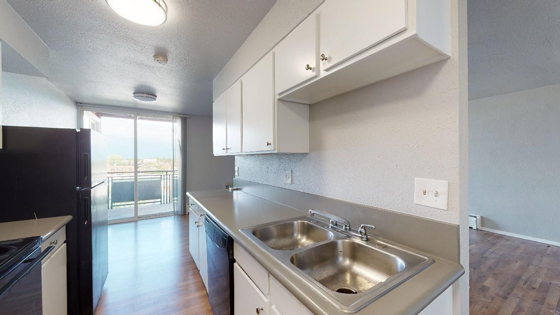 Aurora Apartment: 11600 16th Ave
