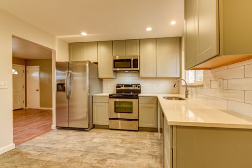 Spacious 4BR Duplex with Finished Basement & Private Backyard Near US-36 – photo 1