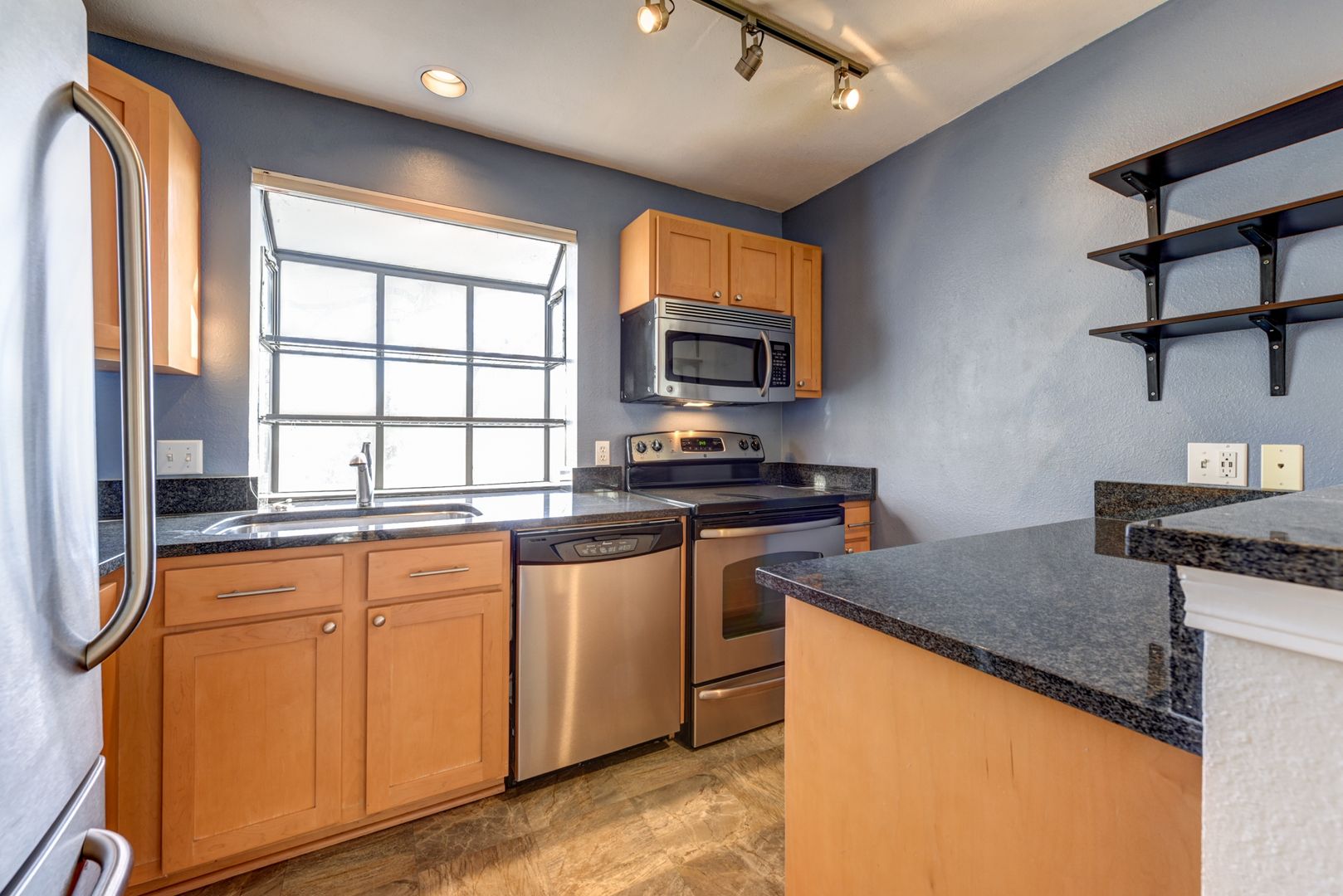 Boulder Townhome: 4980 Meredith Way #201