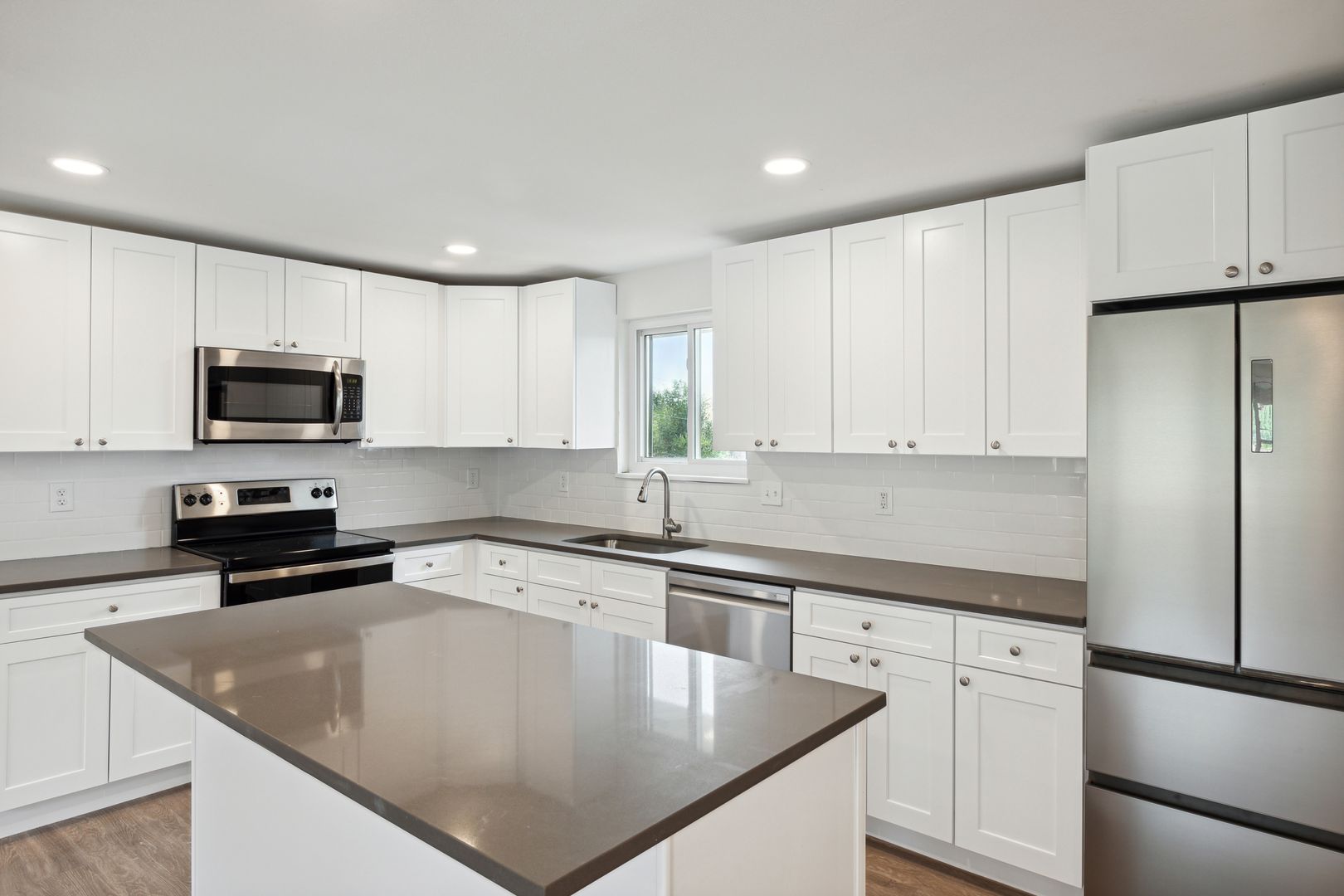 Beautifully Renovated 2bed/1.5bath in the heart of Longmont
