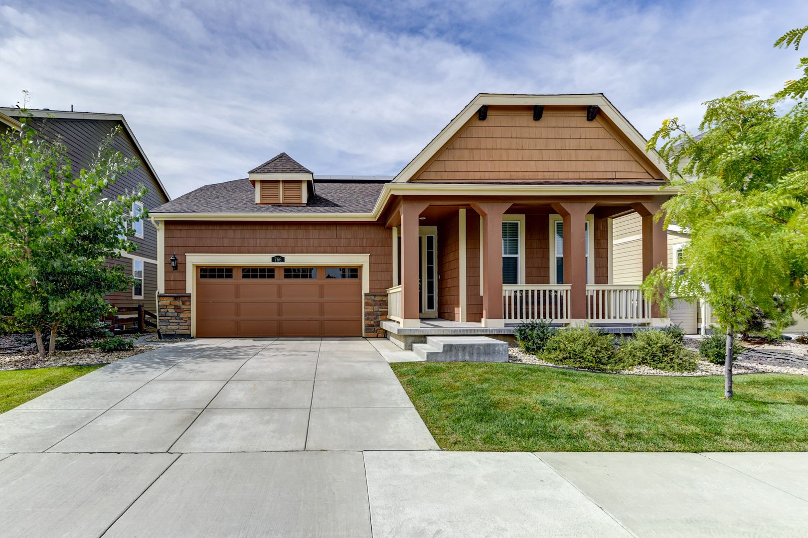 Large 3 bed 3 bath in Flatiron Meadows next to Meadowlark School. Tons of Updates