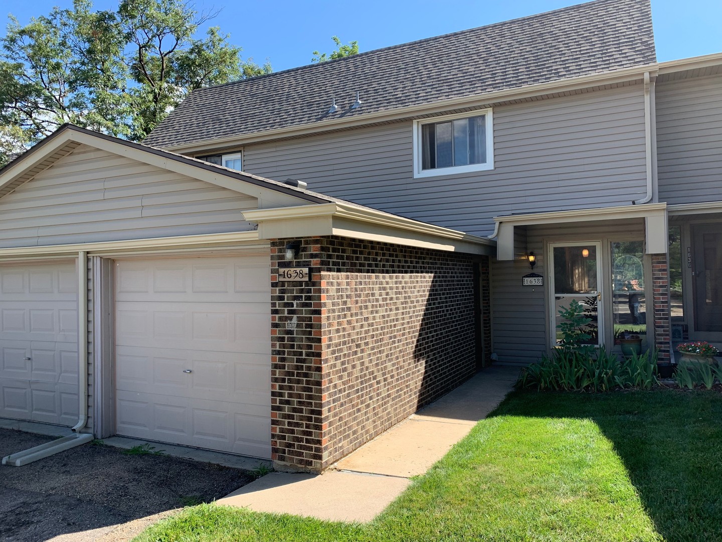 Lafayette House: 1638 Centaur Circle