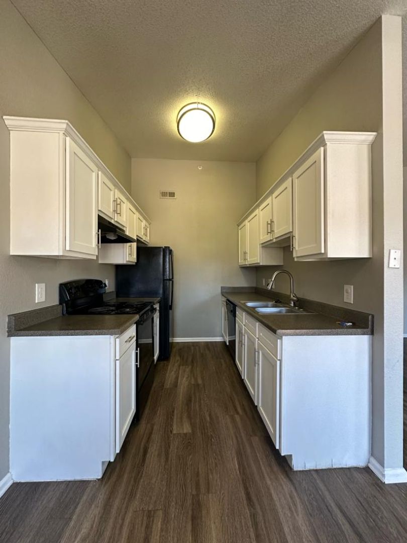 Castle Rock Apartment: 7 N Cantril Street