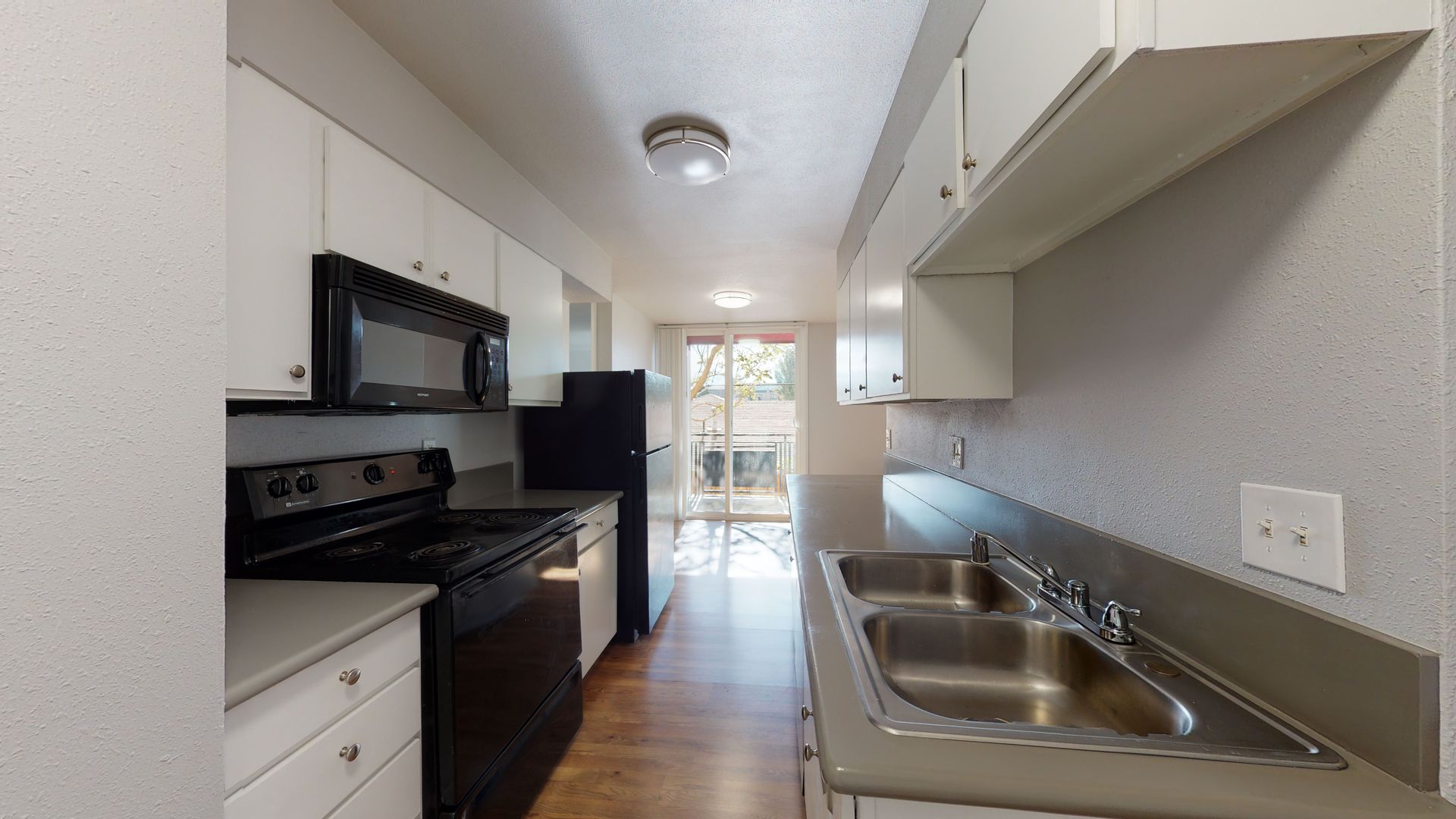 Aurora Apartment: 11600 16th Ave