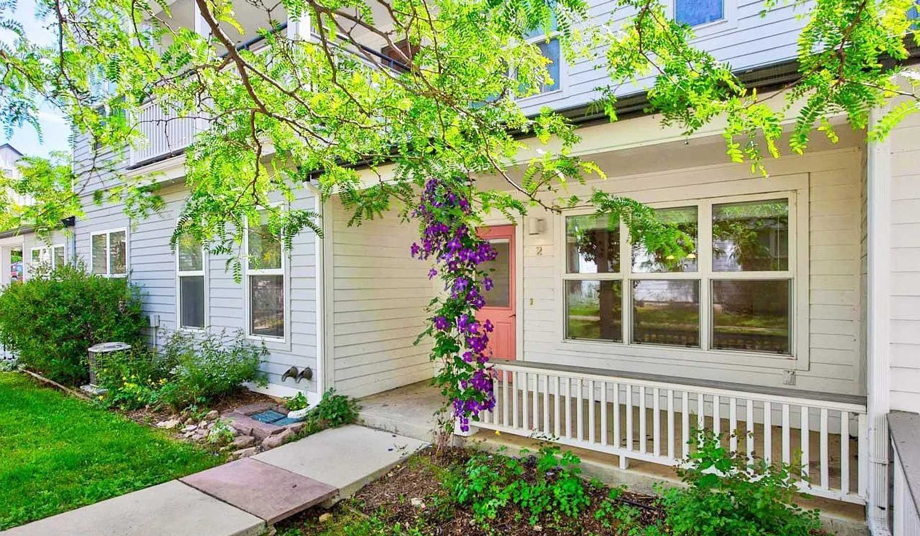 Bright & Modern 2 Bed / 2 Bath Condo