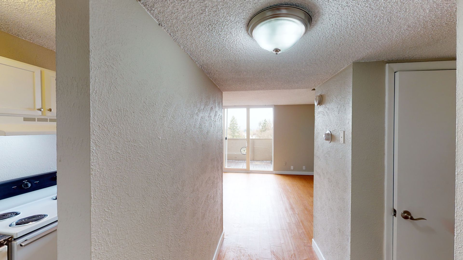 Aurora Apartment: 1945 Peoria Street