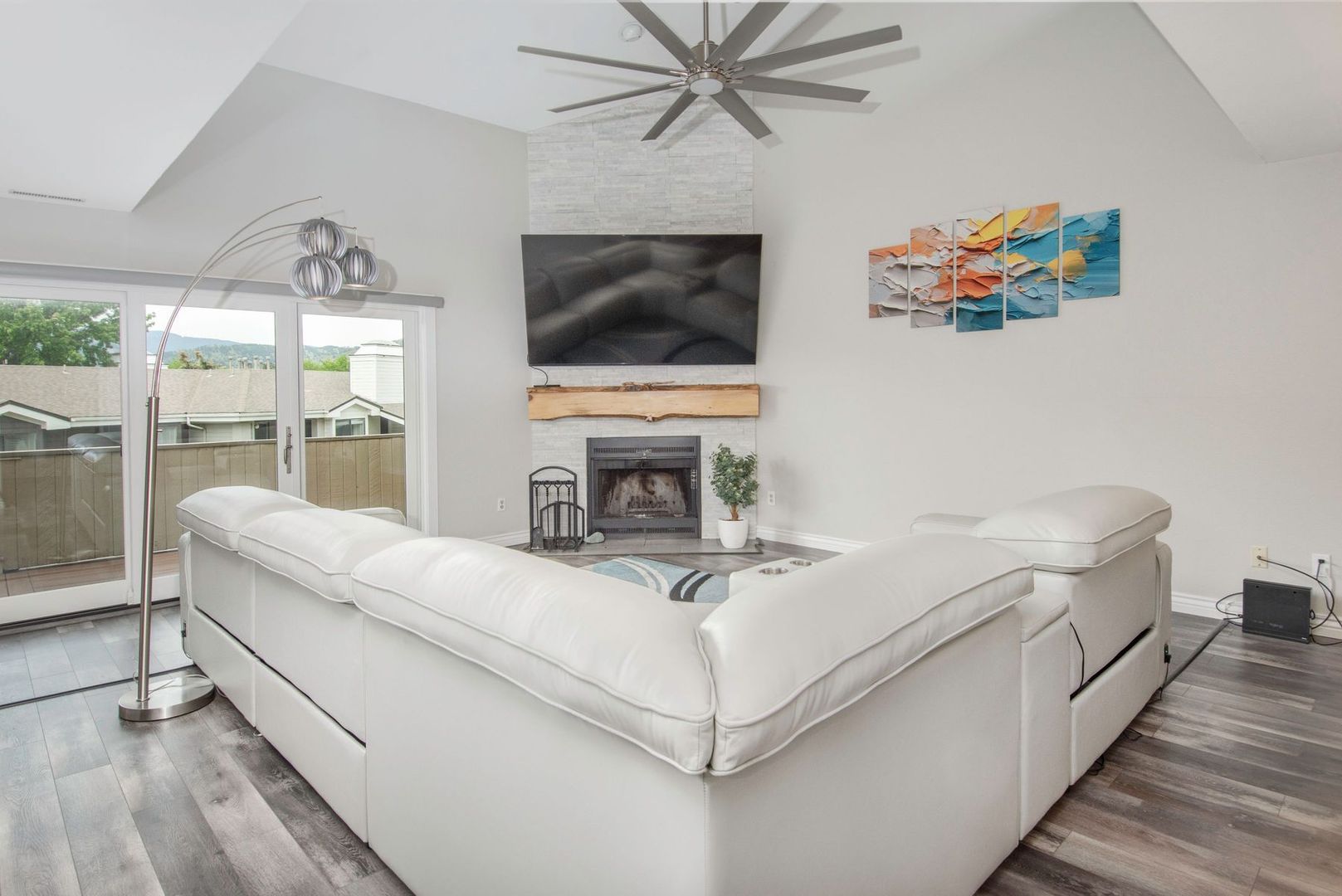2938 Kalmia Avenue — photo 3