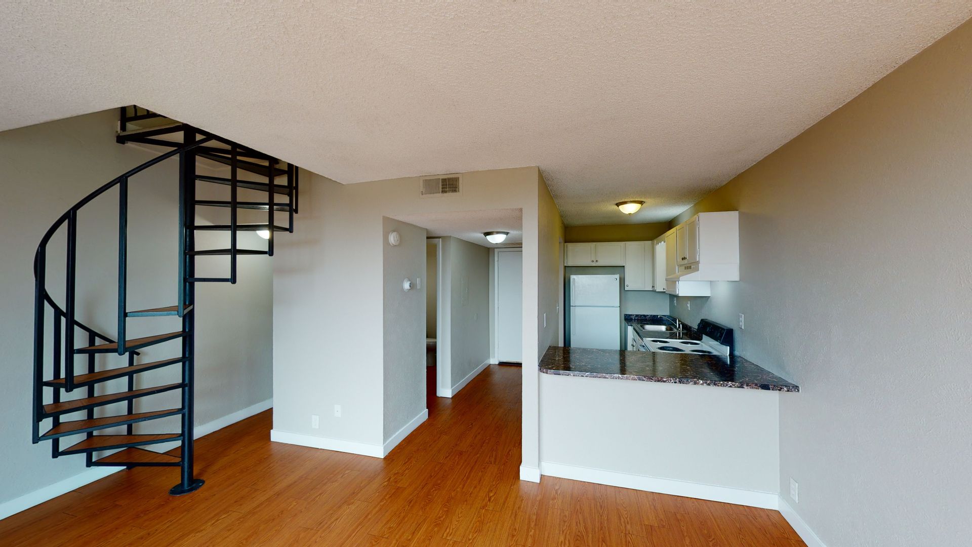 Aurora Apartment: 1945 Peoria Street