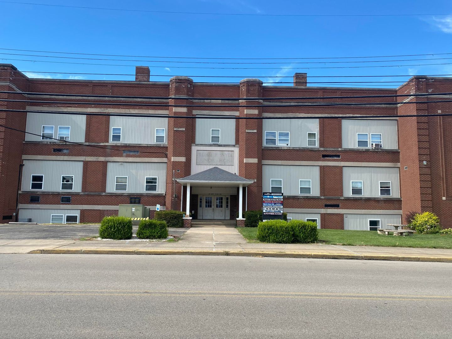 Sharpsville Apartment: 100 W Ridge Ave
