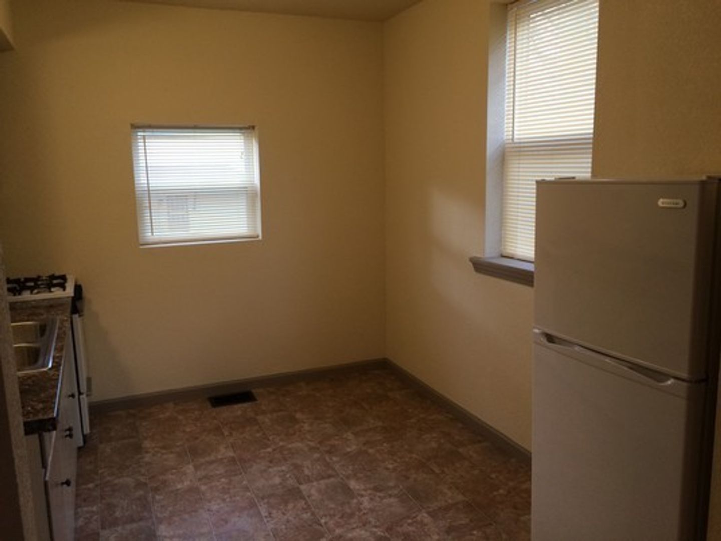Meadville Apartment: 884 Grove St