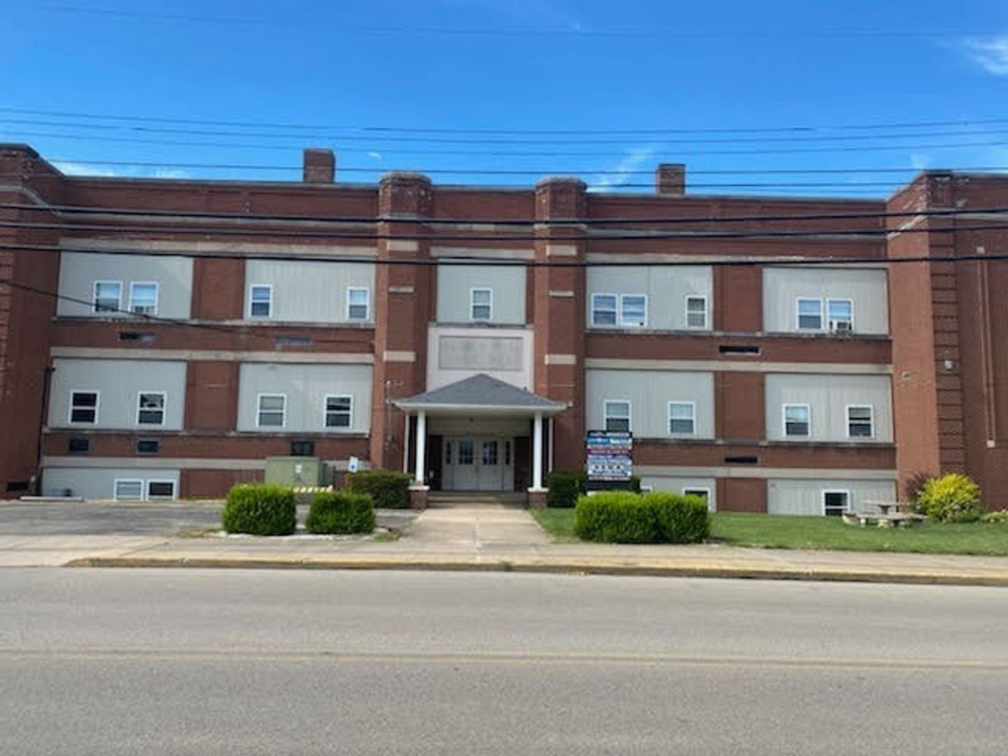 Sharpsville Apartment: 100 W Ridge Ave