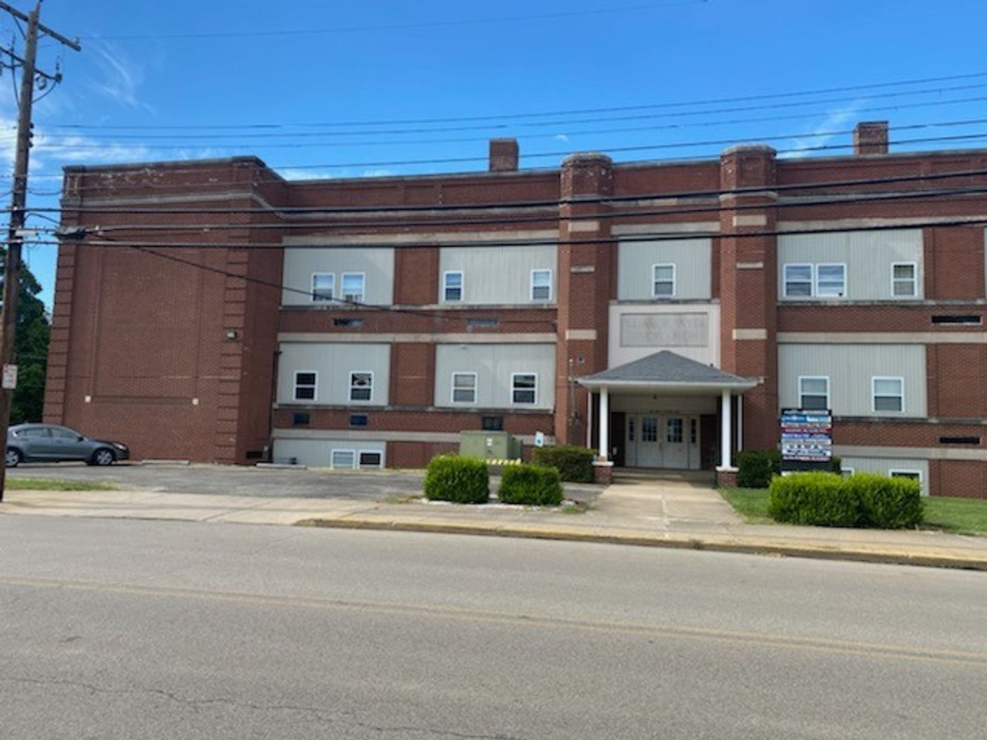 Sharpsville Apartment: 100 W Ridge Ave