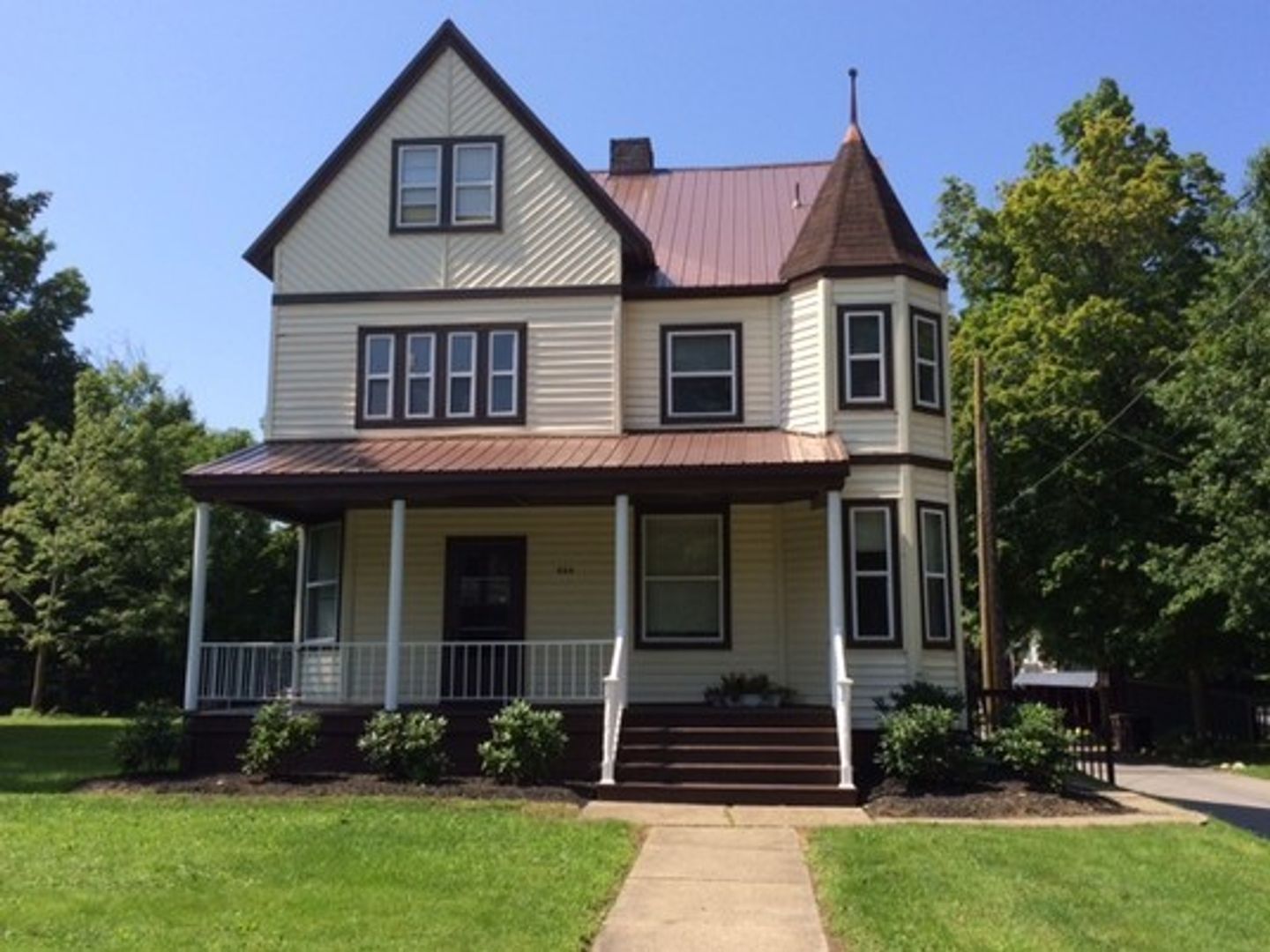Meadville Apartment: 884 Grove St