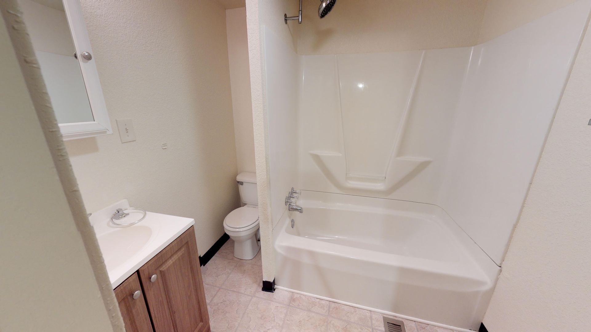 Meadville Apartment: 464 Poplar