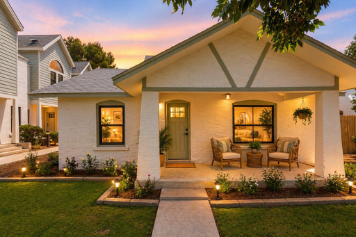 The bungalow at 8th Place Townhomes – photo 1