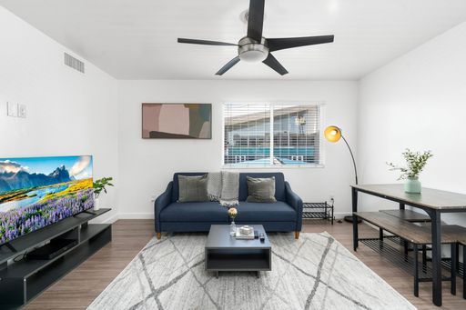 Fringe City View 2 Bed 1 Bath – photo 1