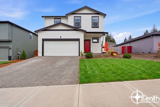 Spacious 3 Bedroom Kalama Home with Large Fenced Backyard! Available Now!