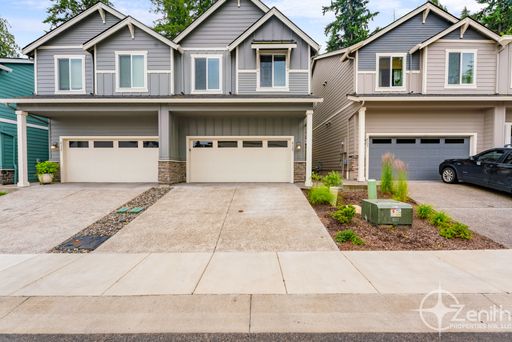 Modern 3 Bedroom Townhome in Ridgefield Backing up to Greenspace! Low-Maintenance Yard Care! Available Now! – photo 1
