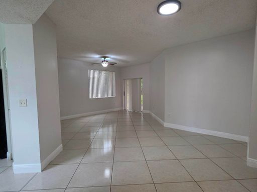 Beautiful 1st floor Condo 3/2 in Courtyards at Davie – photo 1