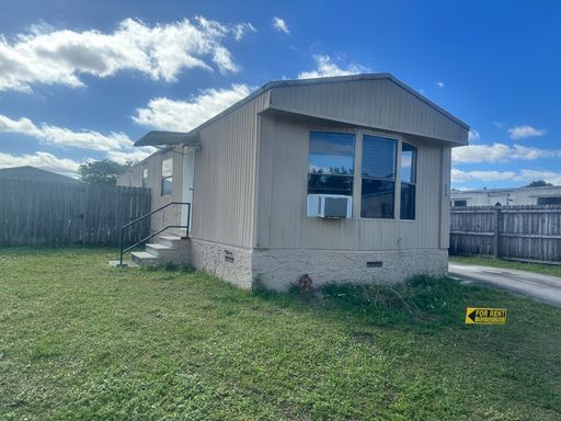 Beautiful 2/1.5 with fenced yard Mobile Home in West Boca – photo 1