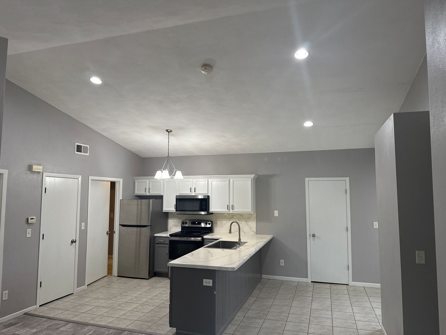 Machesney Park Apartment: 921 Minns Dr
