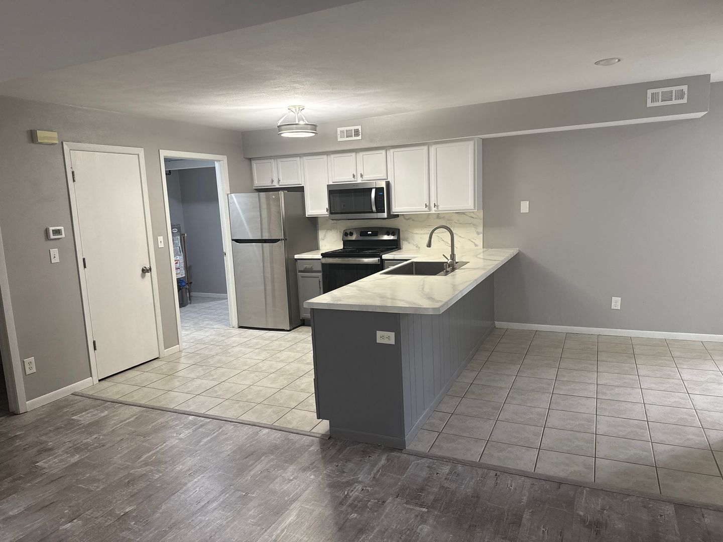 Machesney Park Apartment: 921 Minns Dr