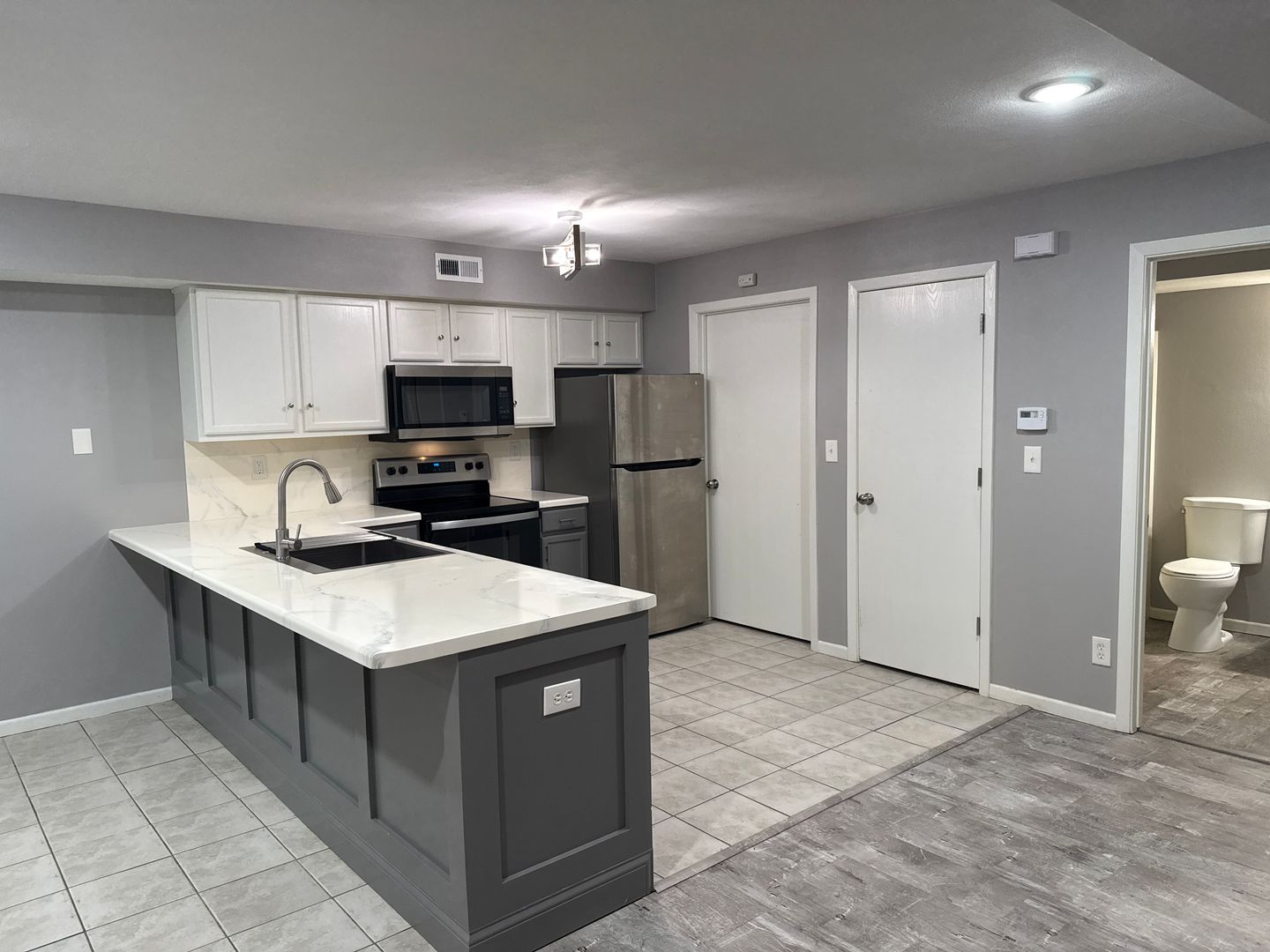 Machesney Park Apartment: 921 Minns Dr