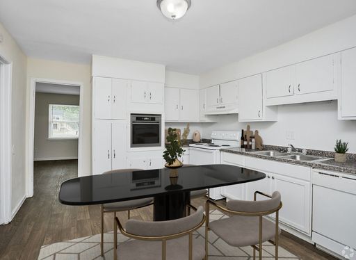 2 Bedroom 1.5 Bath Townhome – photo 1