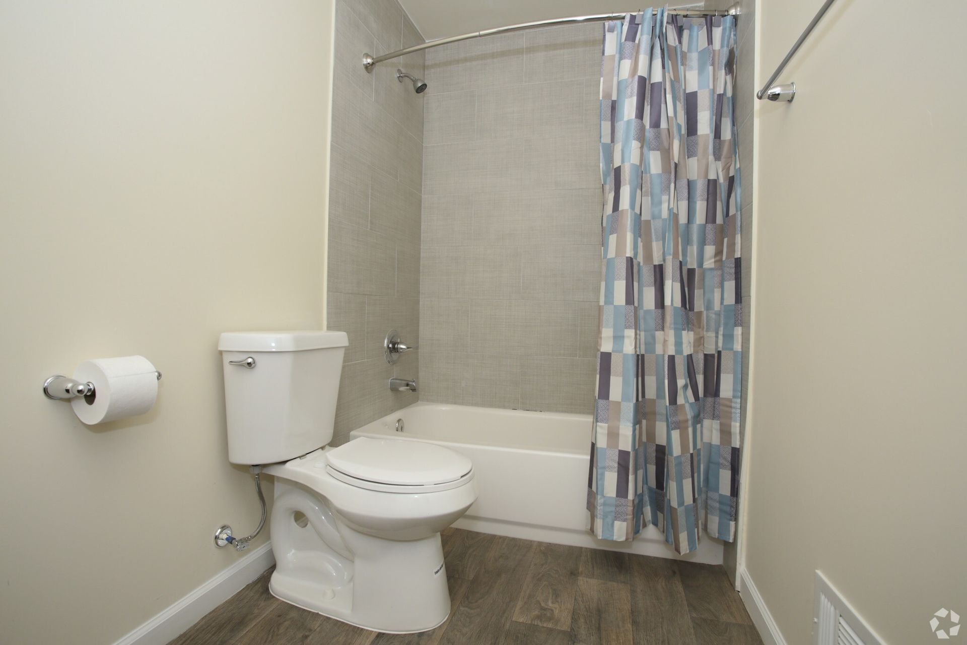 College Park Apartment: 2001 Godby Rd