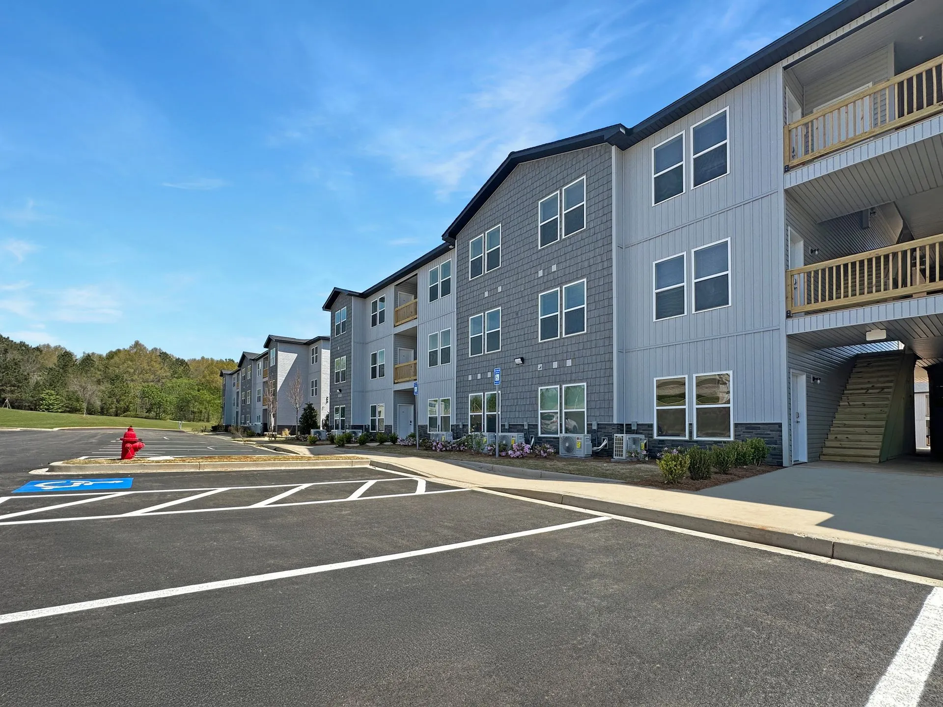 Warner Robins Apartment: 651 Osigian Blvd