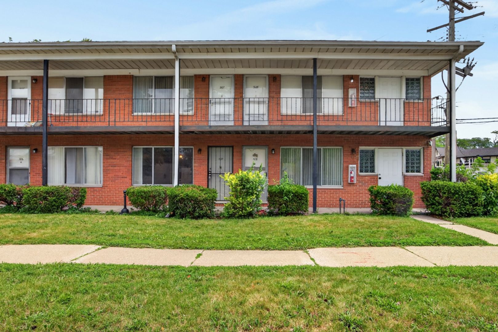Detroit Apartment: 3500 Bluehill