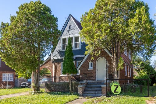OPEN HOUSE- THURSDAY, SEPTEMBER 3rd from 530pm-6pm! LARGE UPPER 1 BED/ 1 BATH FLAT! – photo 1
