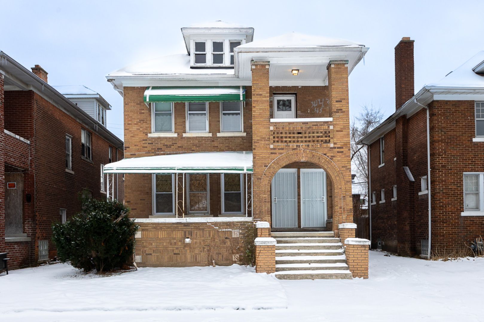 Detroit Apartment: 3209 & 3211 Pasadena