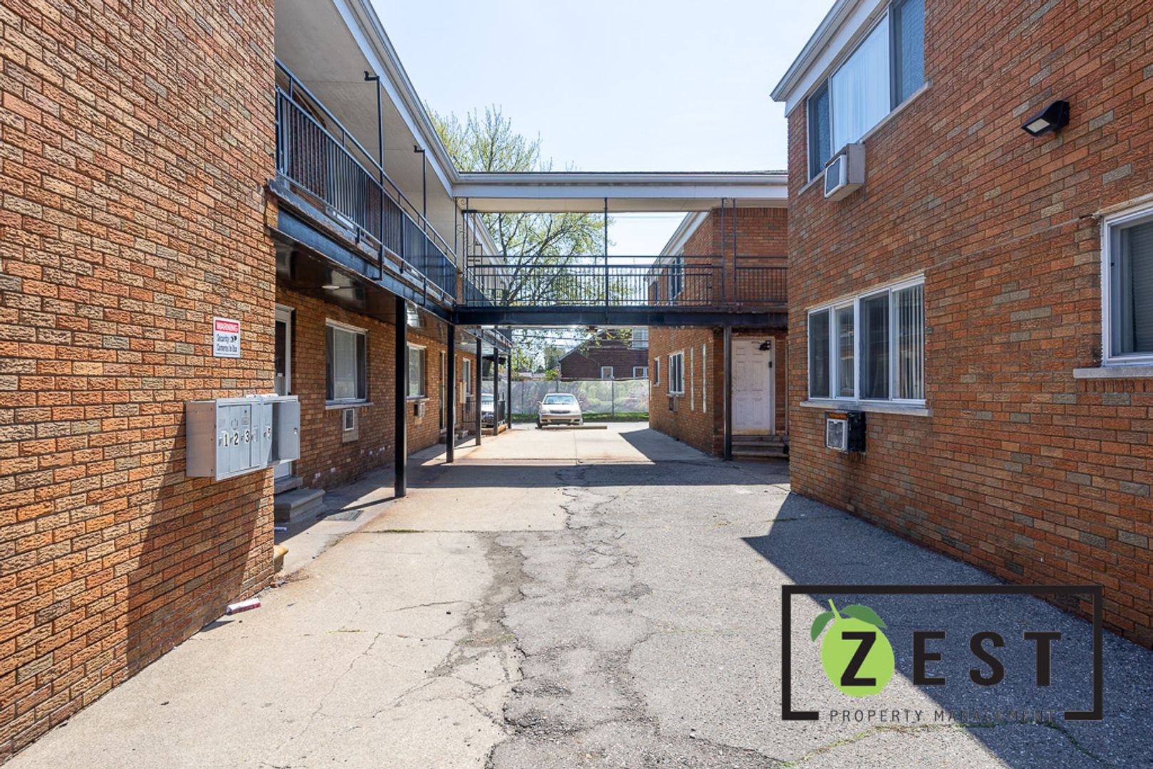 Detroit Apartment: E Outer Drive Apartments