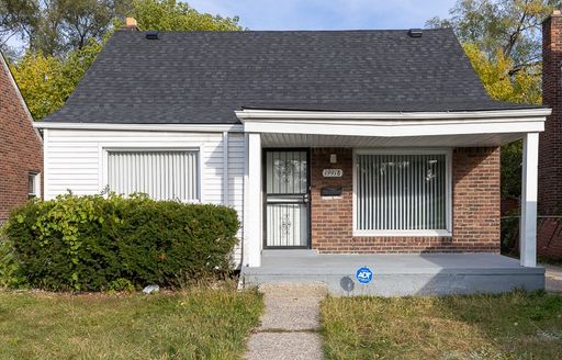 Beautiful Brick Bungalow Only 1375/mo! – photo 1