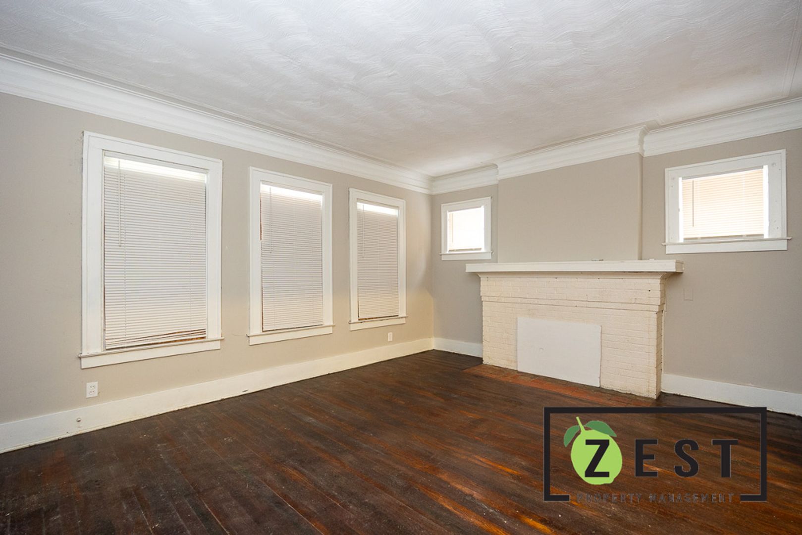 Detroit Apartment: 3209 & 3211 Pasadena