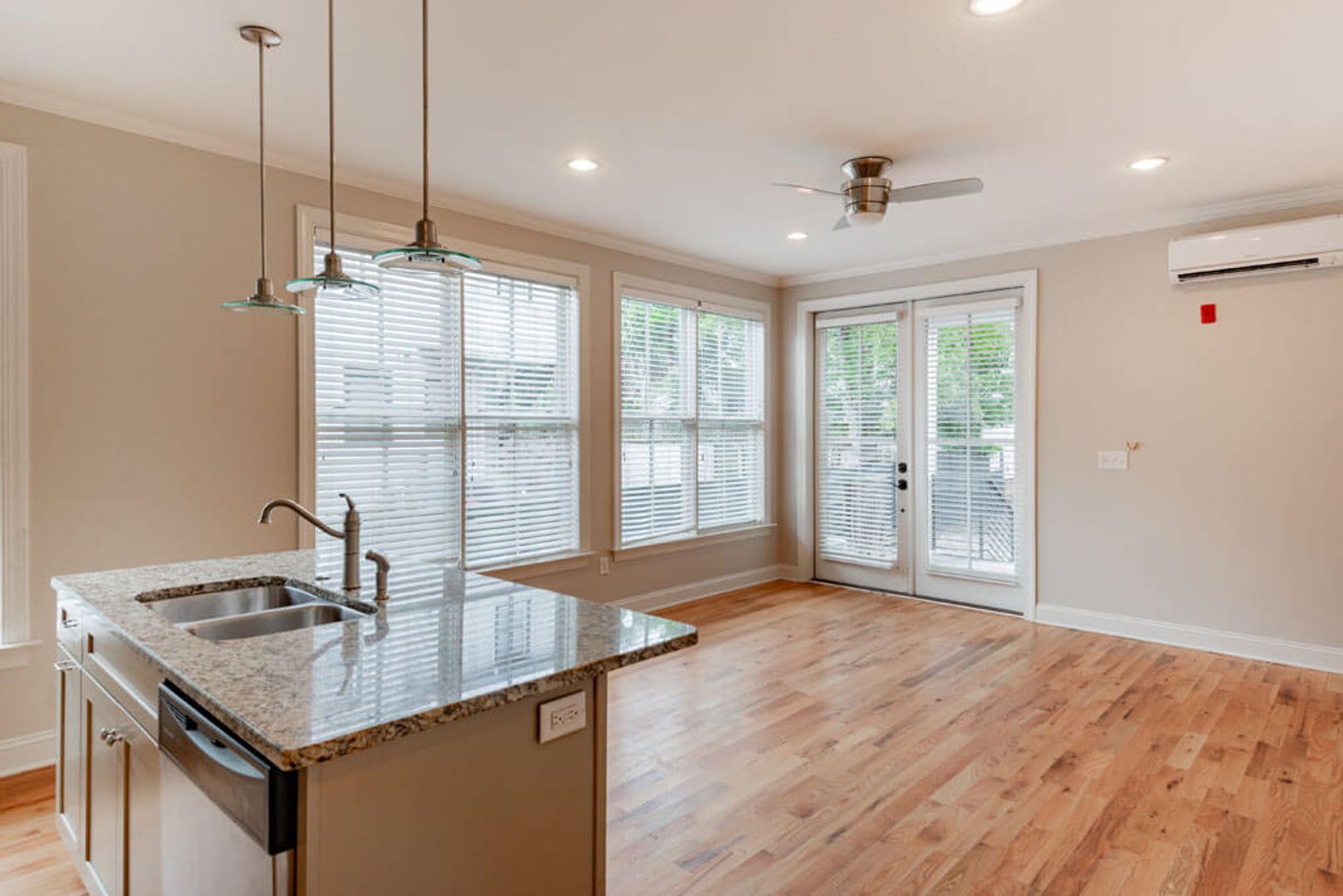 Charleston Apartment: 192 Rutledge Ave