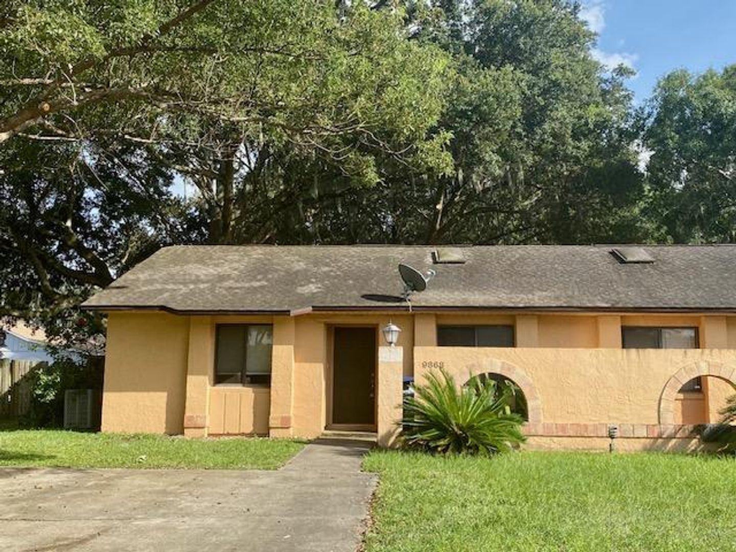 Orlando House: 9868 Lancewood Street