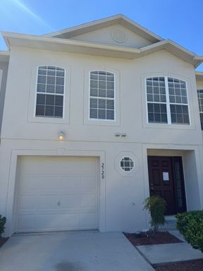 Beautiful 3/2 townhome – photo 1