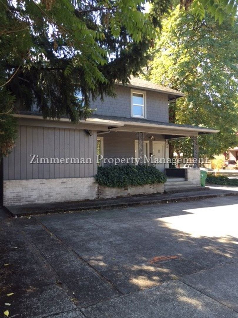 Eugene Apartment: 494 W. 11th & 1121 Washington