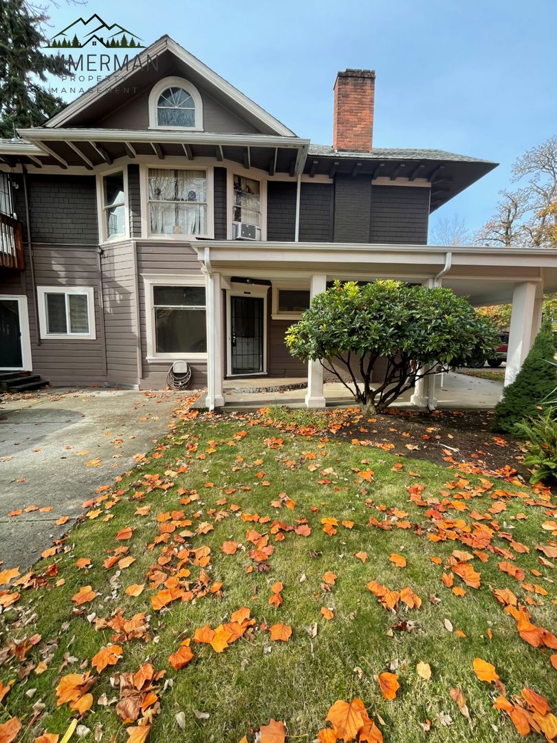 Eugene Apartment: 512 W 10th & 1028 Washington St.