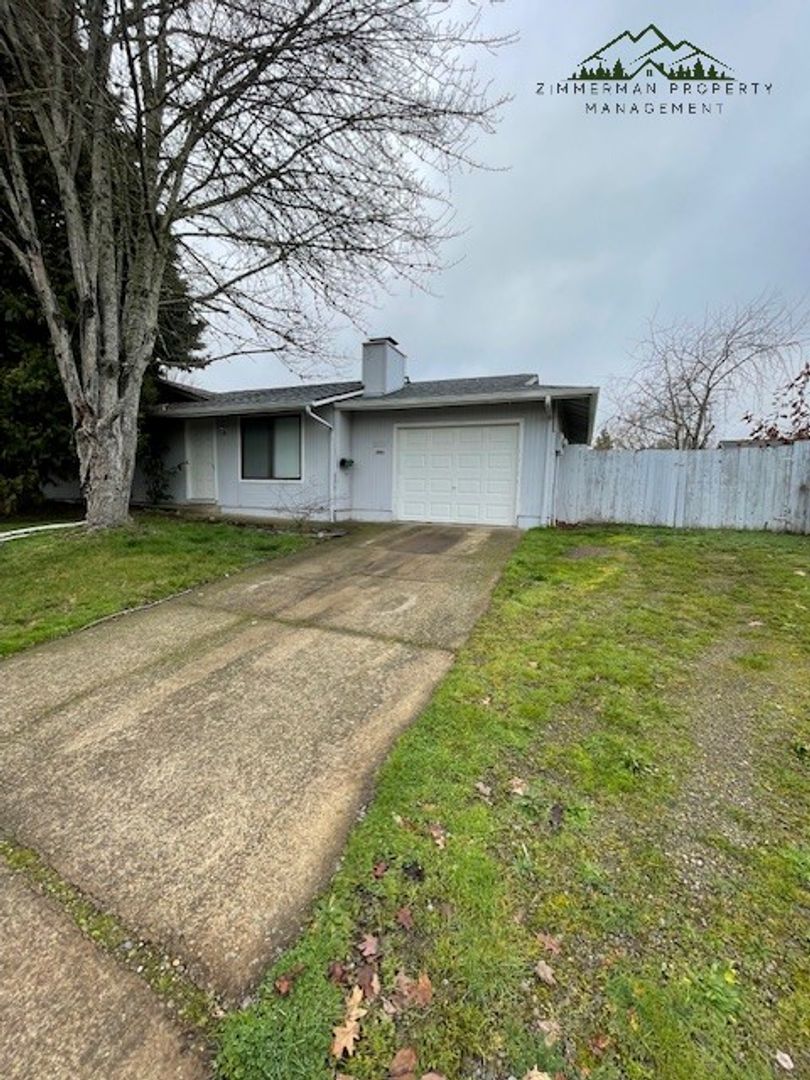 Eugene Apartment: 2021 Amirante St & 5292 Astove Ave